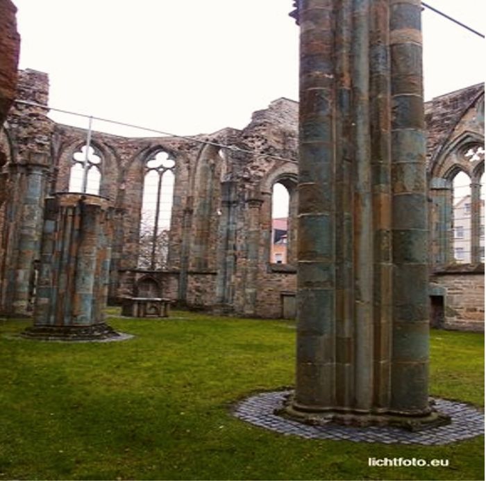 die Stiftsruine der kleinen Marienkirche in Lippstadt zeigt, wie prächtig dieses Stift früher einmal gewesen sein muss