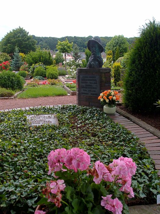 Das Familiengrab von PA Böckstiegel in Werther/ Arrode