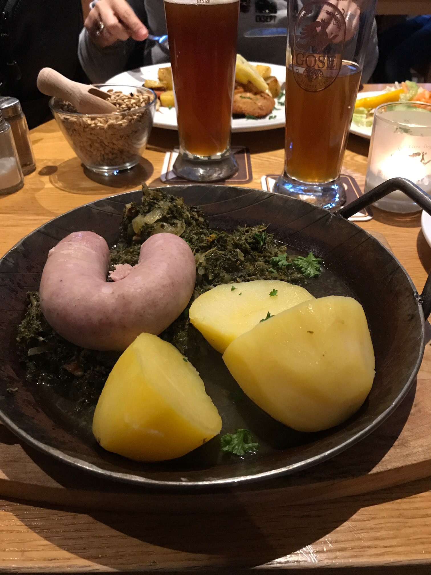 Grünkohl mit Bregenwurst, typisch norddeutsch