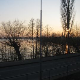 Sonnenuntergang am See. Blick vom Zug aus.:)