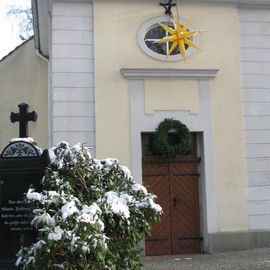 Kircheneingang.