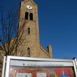 Die Kirche im frühen Frühling 2019.