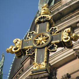 Das Domkreuz auf der Südseite.