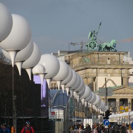 November 2014, Ballonmauer zum Tag des 25. Mauerfalljubiläums.:)
