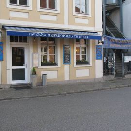 Die Taverne von außen.