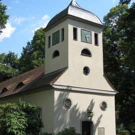 Dorfkirche west- und nordseite.