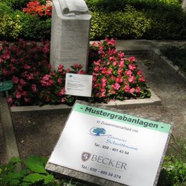 Mustergrab mit Bepflanzung von Gärtnerei Schwittmann.