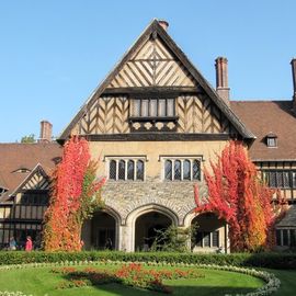 Der zentrale südliche Innenhof dort.
Hotelhof.