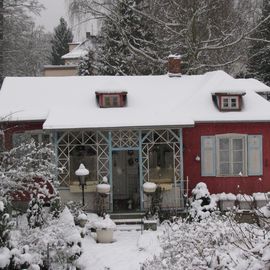 Das sehenswert schöne Haus im Norwegen-Stil dort im Silvesterweg.:)