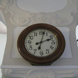 Die Uhr IM Rathaus innen.