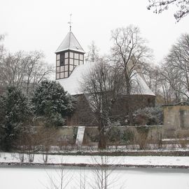 Die Dorfkirche Tempelhof im Winter. Januar 2017.