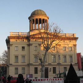 Das Museum bei Tag.