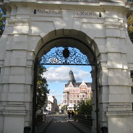 Das Portal am Schlosshof.