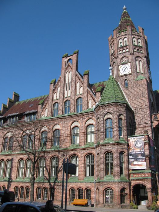 Das sehenswerte Rathaus und Kulturhaus Babelsberg im Frühling 2016.:)