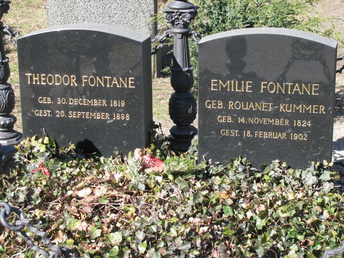 Das Grab des berühmten Schriftstellers Theodor Fontane und seiner Frau.:)