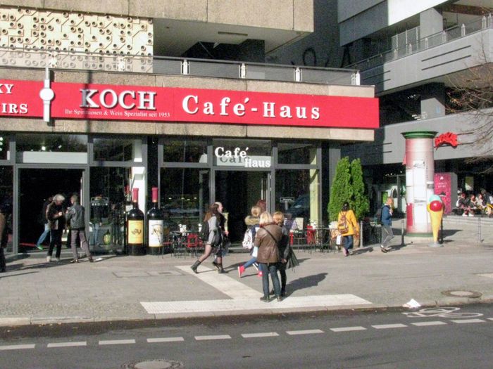 KOCH !!! Spirituosen und Cafe-Haus!!! Berlin!!! :) Foto vom Spätsommer 2013.