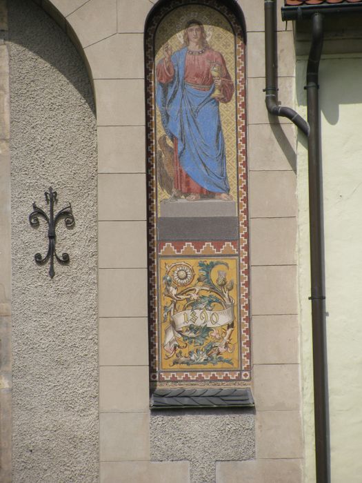 Der Heilige rechts vom Tor.