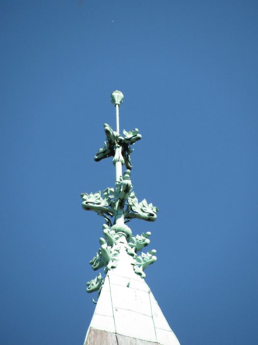 Eine der Turmspitzen der Kirche.