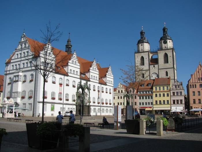 Rathaus Wittenberg am Marktplatz mit Stadtkirche.