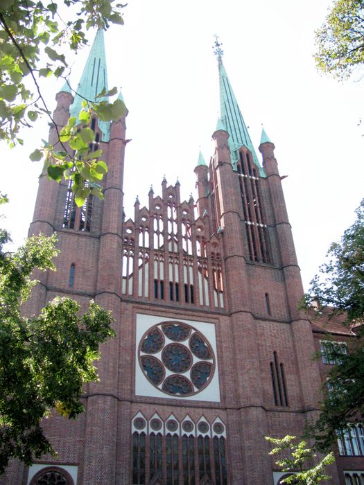 Sankt-Bonifatius-Kirche, Berlin-Kreuzberg, Yorckstr. im Sommer 2016.