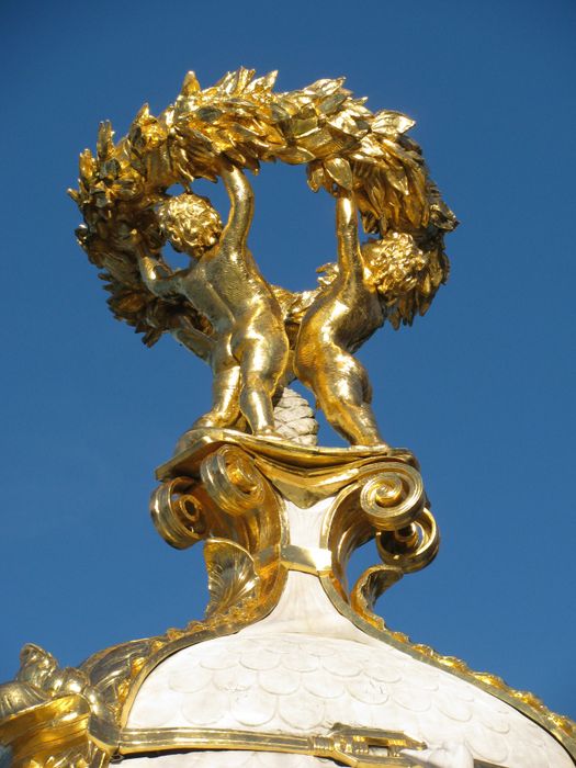 Die goldene Spitze, 3 Jünglinge mit dem Lorbeerkranz.