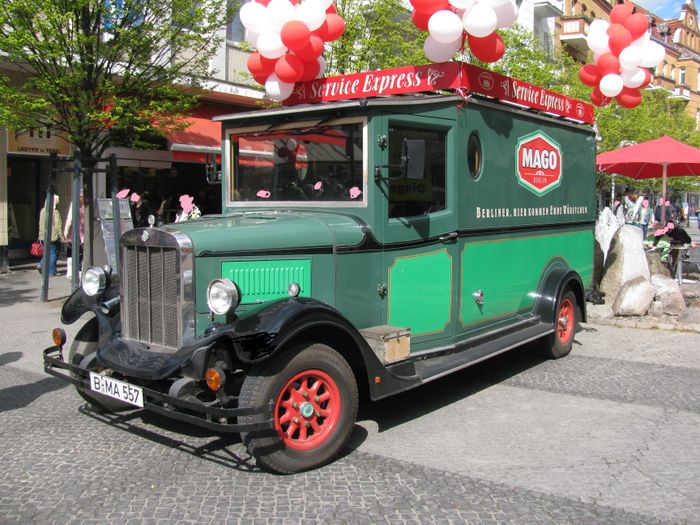 Der MAGO-Bus in Berlin Tegel, der Laden ist links vom Bild. Mehr Fotos später nochmals. 2016. Neueröffnung da!!! :)