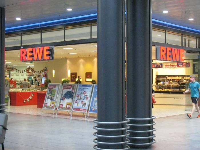 REWE in den Hallen am Borsigturm. Juni 2018.