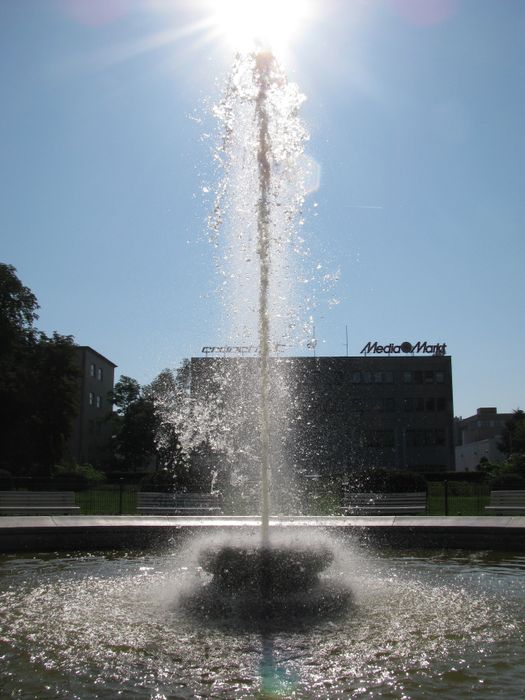 Die Fontäne mit Sonnenschein!!! :)