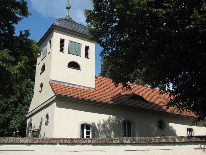 Dorfkirche Kladow im Sommer 2014.:)