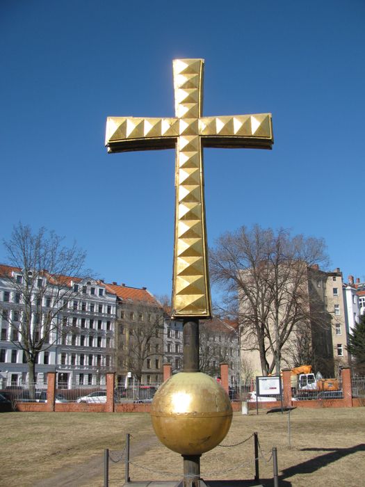 Das original alte Kreuz von der Spitze des Berliner Domes!!! :)