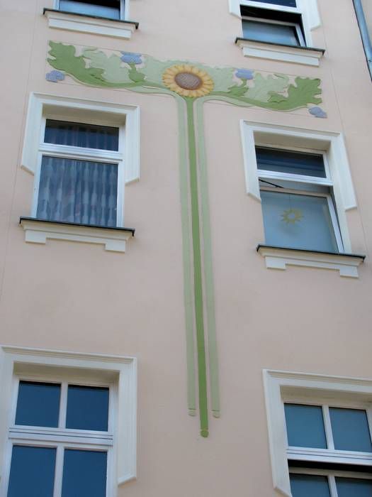 Sonnenblume. Ernststraße, Nordseite.