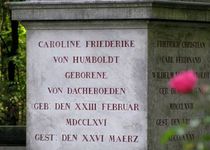 Bild zu Grabanlage Humboldt Berlin-Tegel