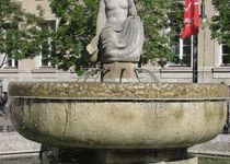 Bild zu Rathausbrunnen vor dem Bezirksamt Neukölln