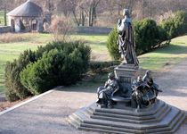 Bild zu Schillerdenkmal vor der Bastion