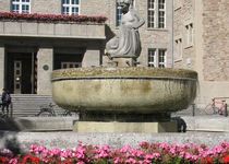 Bild zu Rathausbrunnen vor dem Bezirksamt Neukölln