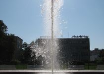 Bild zu Brunnenschale mit Fontäne vor dem Amtsgericht Wedding