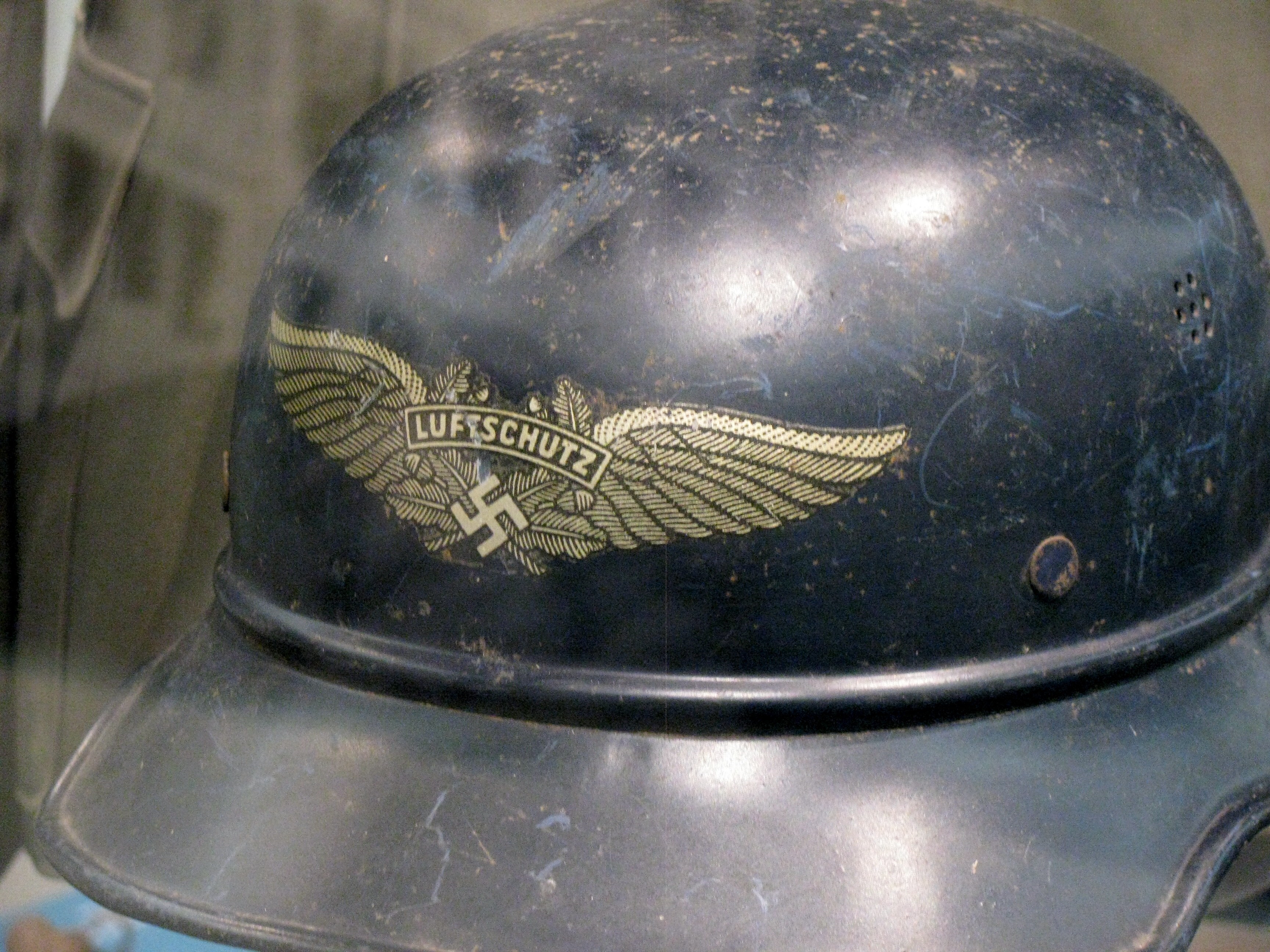 Helm aus dem II. Weltkrieg "Luftschutz"