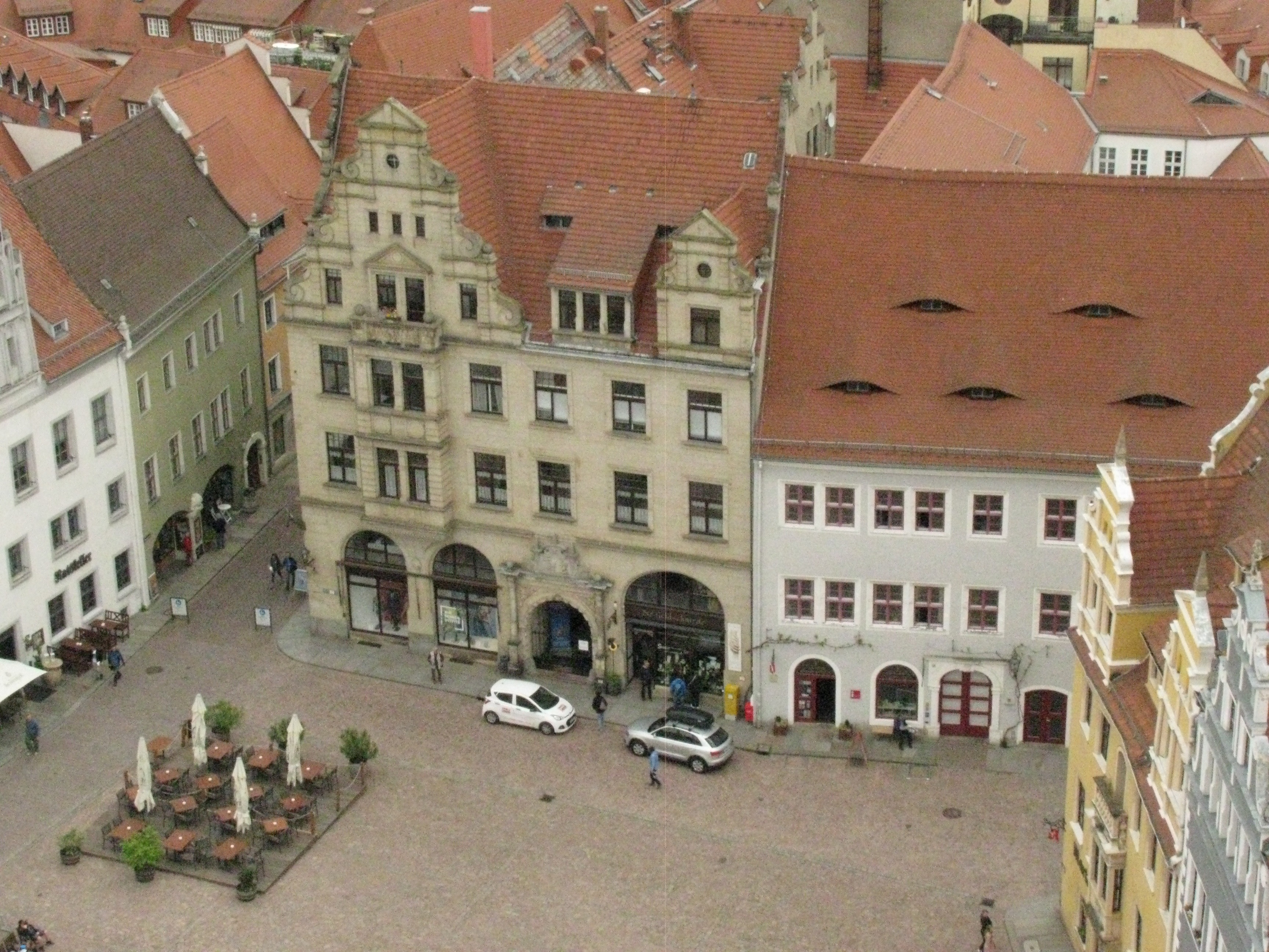Blick vom Turm auf den Marktplatz.
