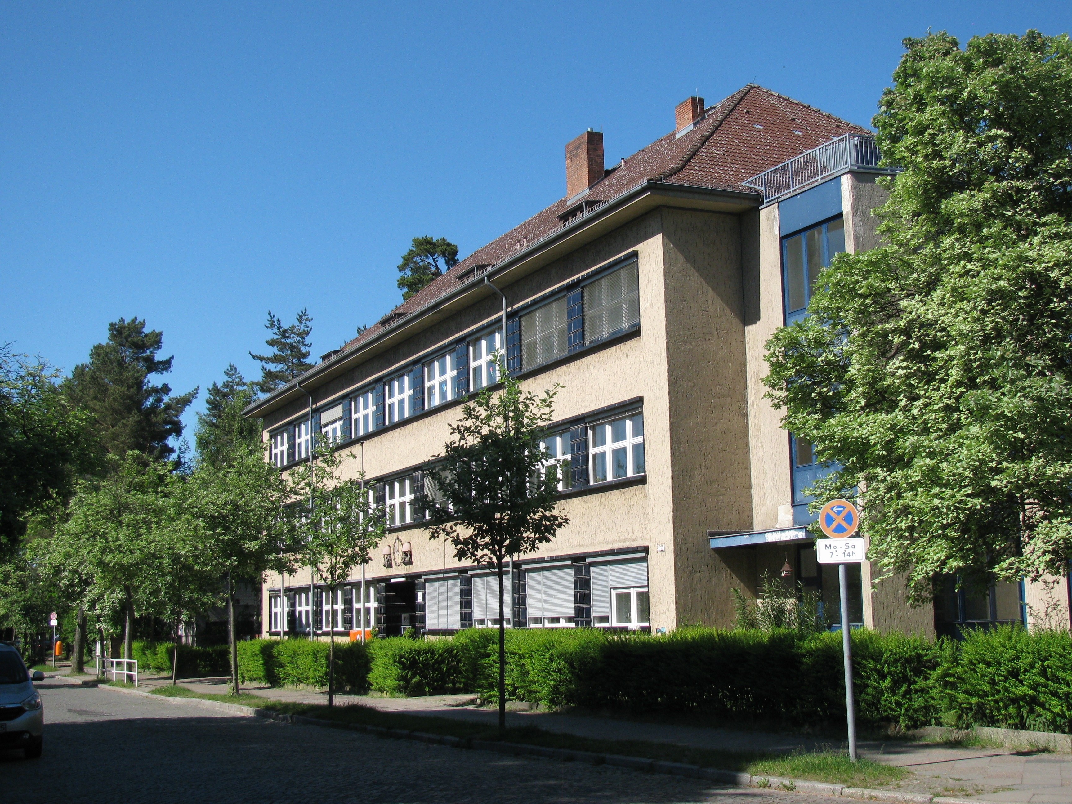 Die schöne Victor-Gollancz-Grundschule in Berlin-Frohnau im Mai 2017.