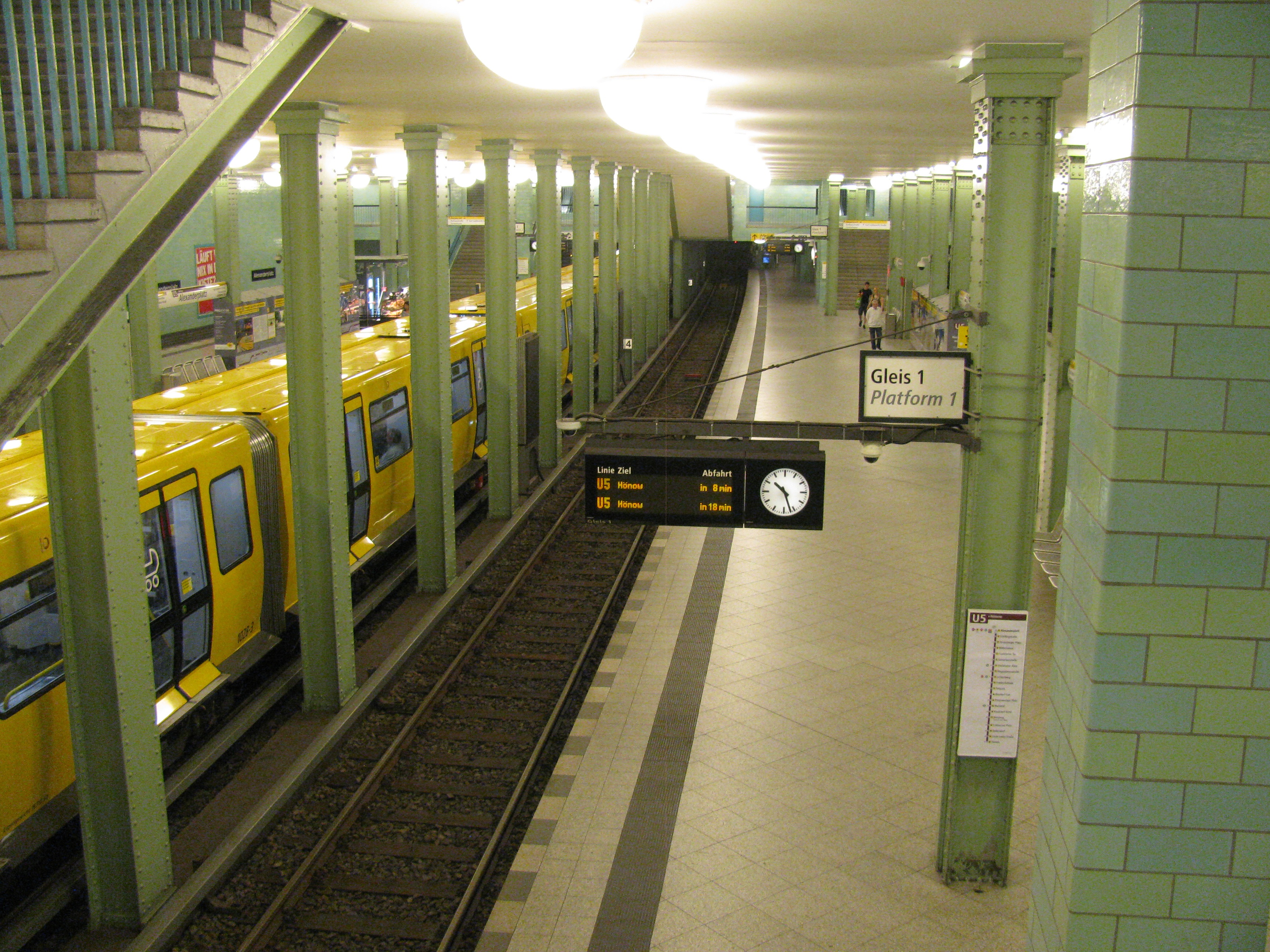 Bahnsteig der U5.