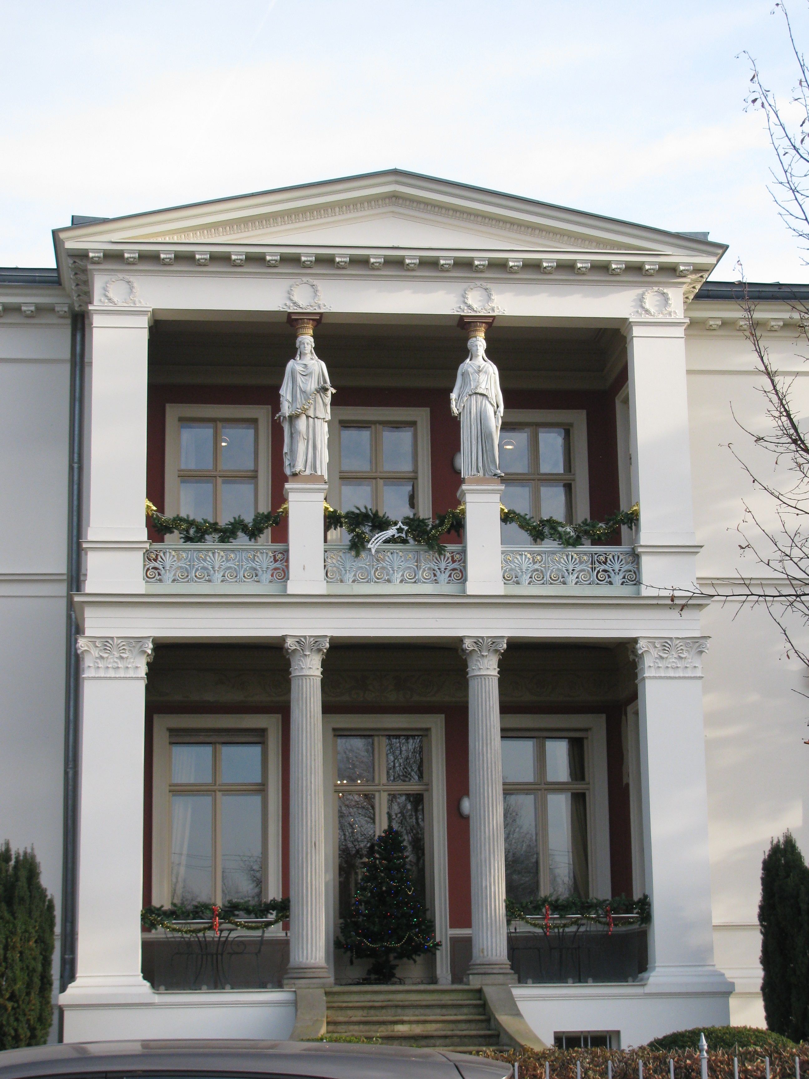 Die Villa Fischbach in Potsdam im November 2016. Hier ist der Spezialoptiker.