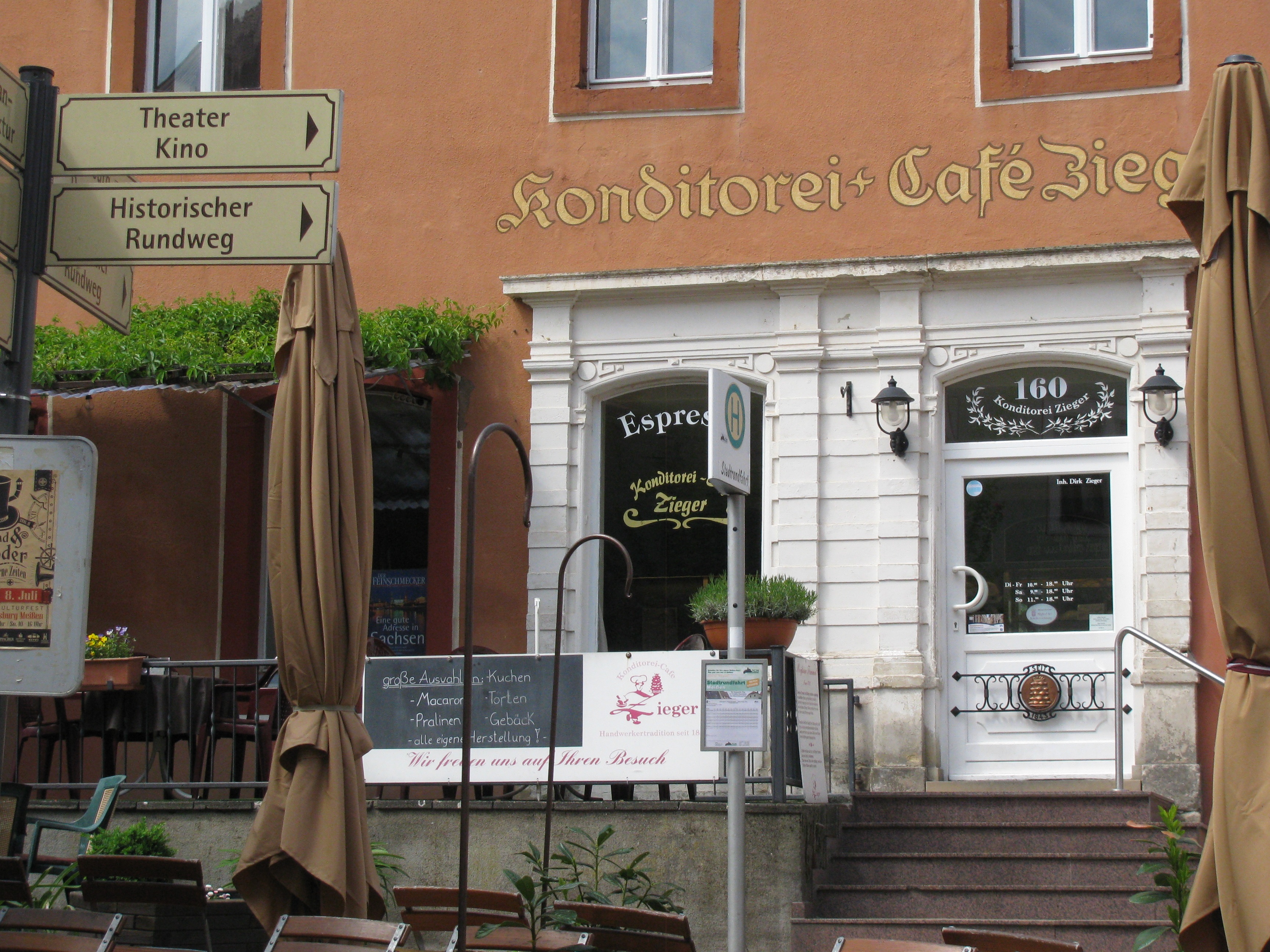 Café Zieger im Mai 2018. Bei den Schlossstufen.