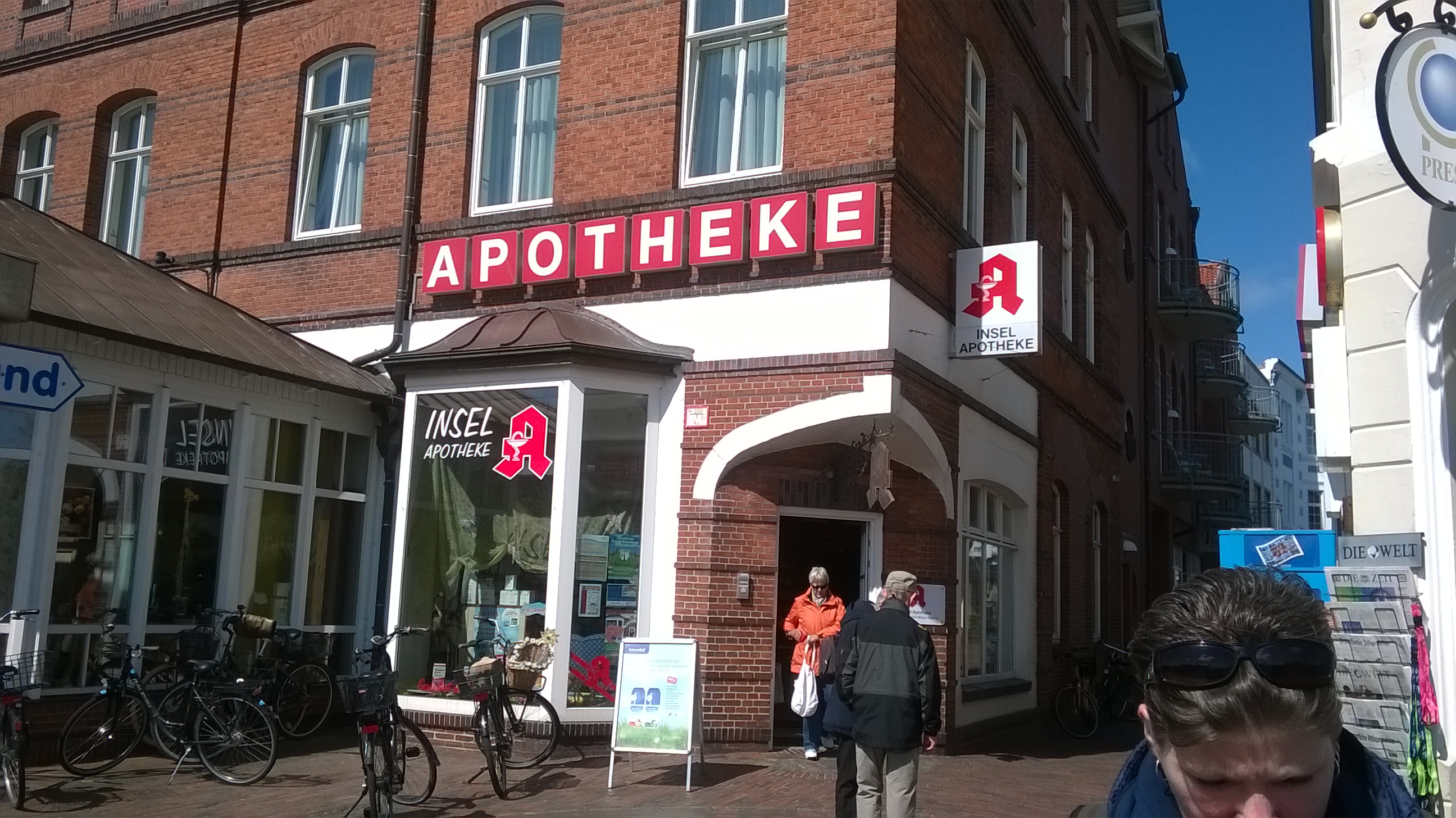 Blick auf die Apotheke