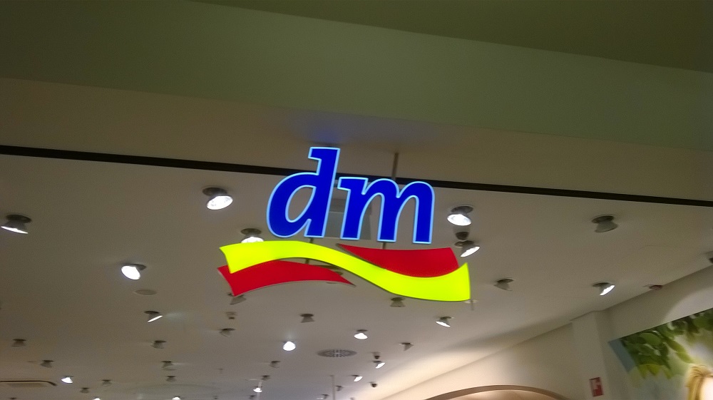 das Logo von "dm"