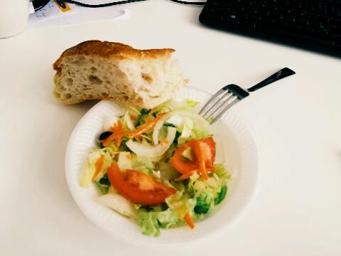 Salat und Brot noch dazu 