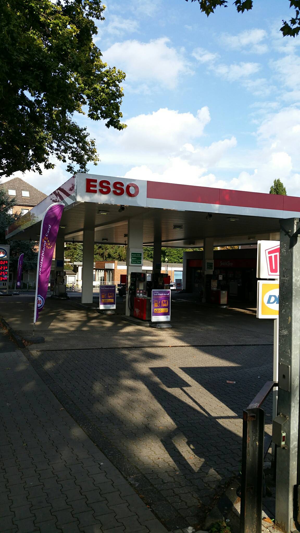 Bild 2 Esso Station in Düsseldorf