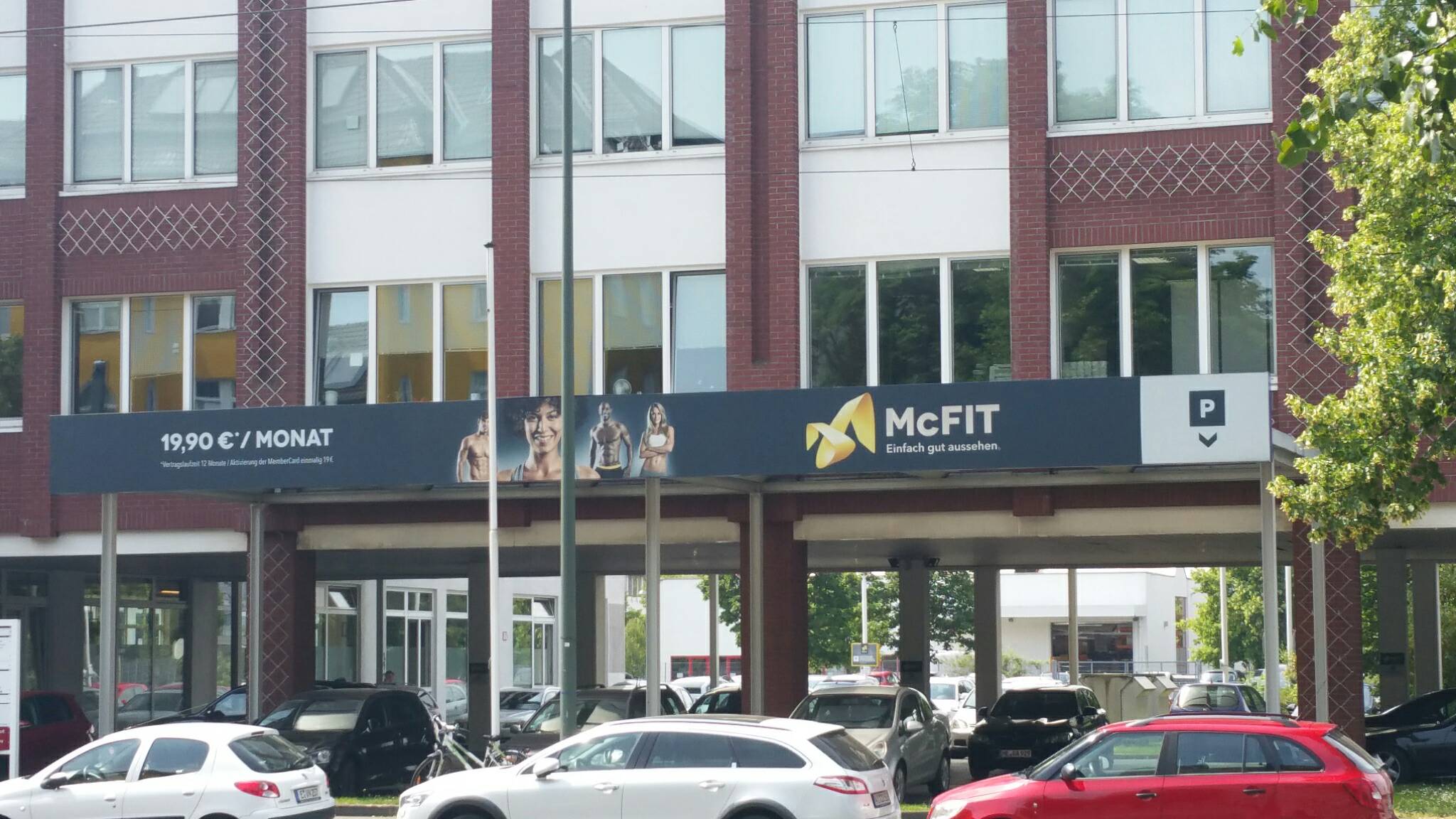 Bild 1 McFIT Fitnessstudio in Düsseldorf