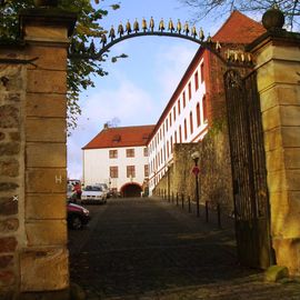 Schloss Bad Iburg, Hauptzufahrt Klotzbahn