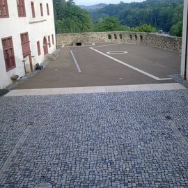 Schloss Bad Iburg,  Neugestaltung des Ulmenhofes