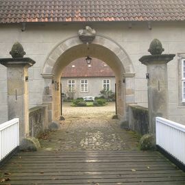 Wasserschloss Haus Mark, Zuwegung zum Innenhof.